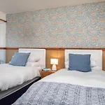 Дом отдыха Swallows Nest Клэпхэм