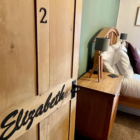 Swallows Nest * 克拉珀姆