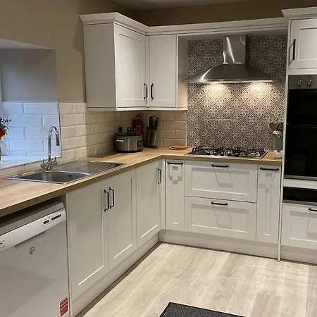 Swallows Nest 度假居 *