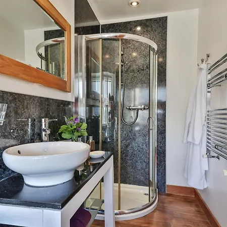 Swallows Nest * 克拉珀姆