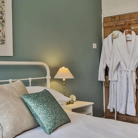 Bed & Breakfast Swallows Nest